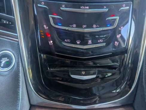Used 2015 Cadillac Escalade Premium image 37