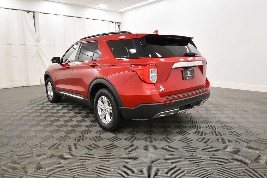 Used 2020 Ford Explorer XLT w/ Equipment Group 202A AWD/4WD image 5