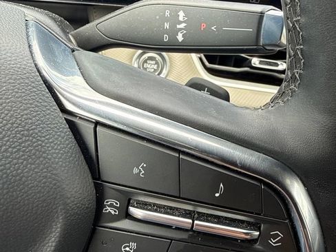 Used 2025 Chevrolet Equinox LT w/ Convenience Package II FWD image 9