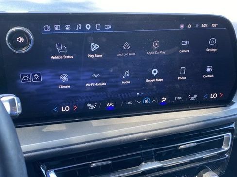 Used 2025 Chevrolet Traverse LT AWD/4WD image 17