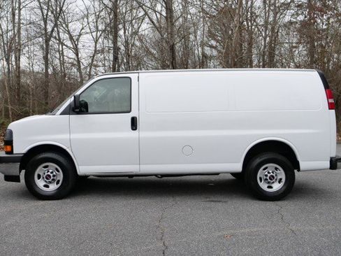 Used 2017 GMC Savana 2500 image 33