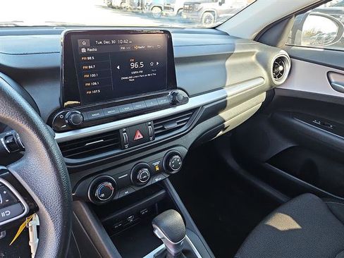 Used 2022 Kia Forte FE image 17