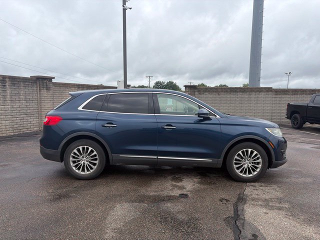 Used 2017 Lincoln MKX Select w/ Enhanced Security Package FWD image 8