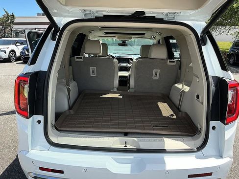 Used 2021 GMC Acadia Denali w/ Denali Technology Package FWD image 27