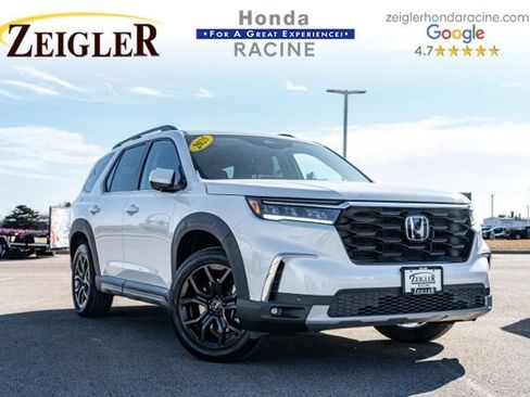 Used 2025 Honda Pilot Touring image 1