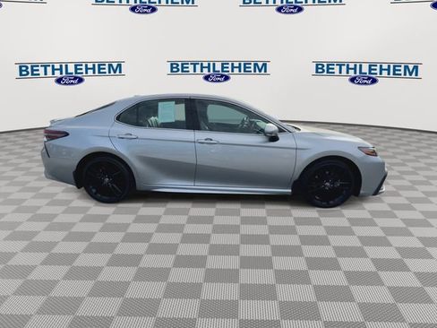 Used 2022 Toyota Camry XSE image 9