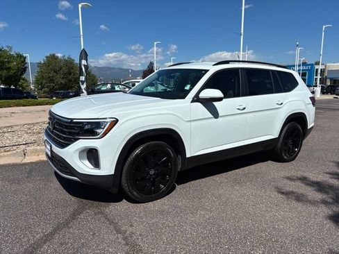Certified 2024 Volkswagen Atlas SE FWD image 3