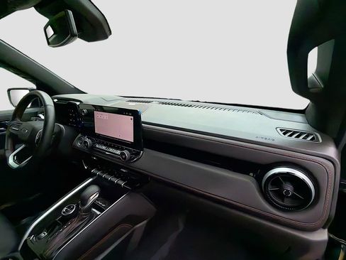 Used 2025 Chevrolet Colorado Z71 w/ Technology Package image 29