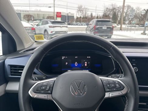 Certified 2022 Volkswagen Taos SE w/ IQ.Drive SE Package image 11