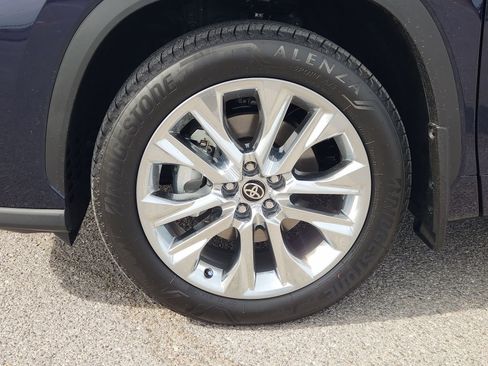 New 2026 Toyota Highlander Limited image 13