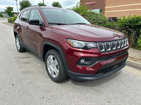 Used 2022 Jeep Compass Latitude w/ Convenience Group AWD/4WD image 4