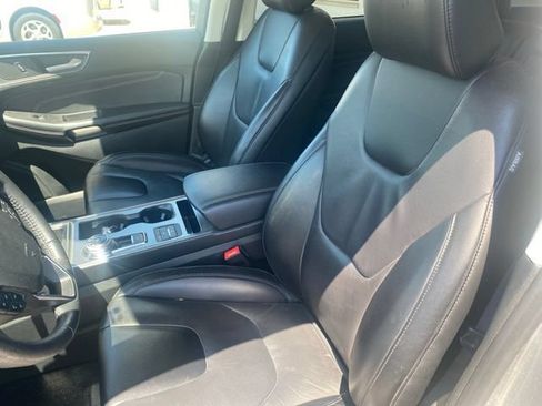 Used 2022 Ford Edge Titanium AWD/4WD image 4
