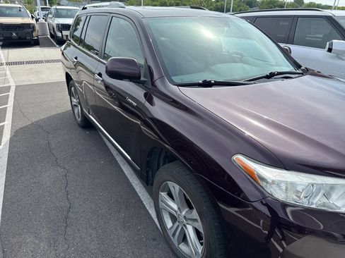 Used 2011 Toyota Highlander Limited w/ Tow Pkg AWD/4WD image 2