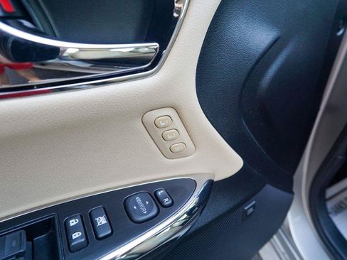 Used 2016 Toyota Avalon Limited w/ Toyota Safety Sense Package FWD image 18