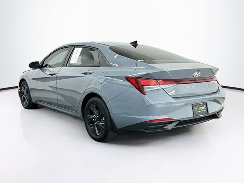 Used 2022 Hyundai Elantra SEL FWD image 5