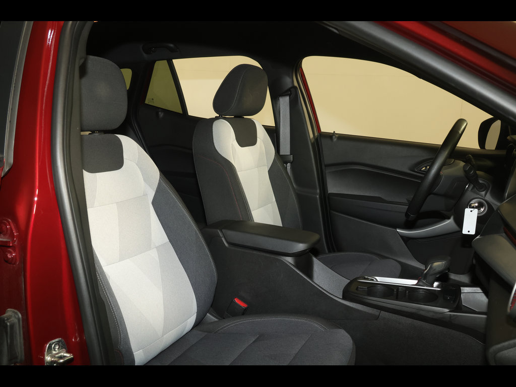 Used 2024 Chevrolet Trax RS w/ Driver Confidence Package FWD image 27