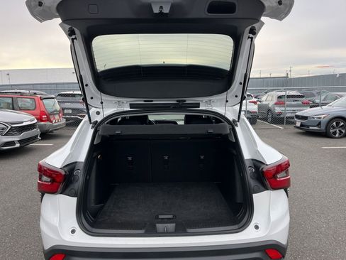 Used 2025 Chevrolet Trax LT image 30