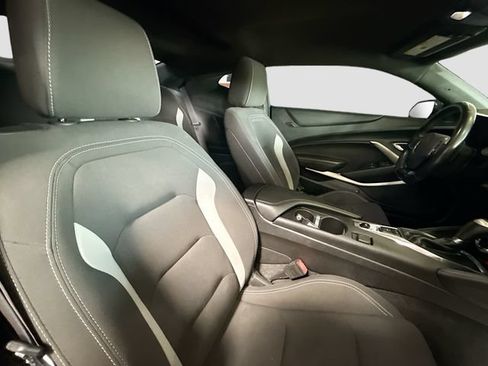 Used 2017 Chevrolet Camaro LT RWD image 25