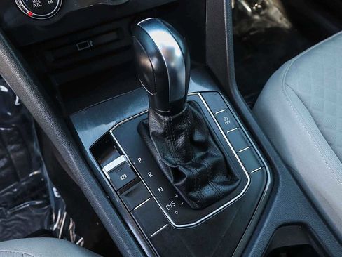 Used 2018 Volkswagen Tiguan S image 20