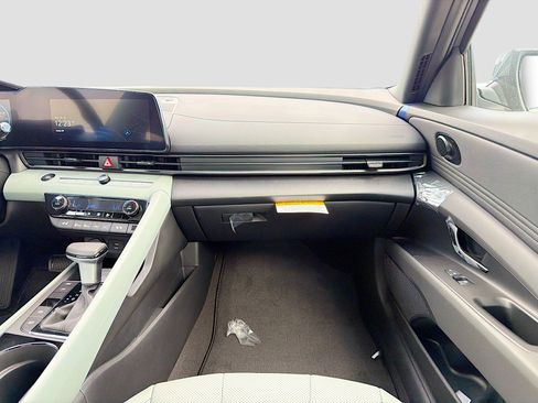 New 2026 Hyundai Elantra Limited image 17