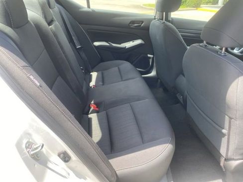 Used 2025 Nissan Altima 2.5 SV FWD image 33