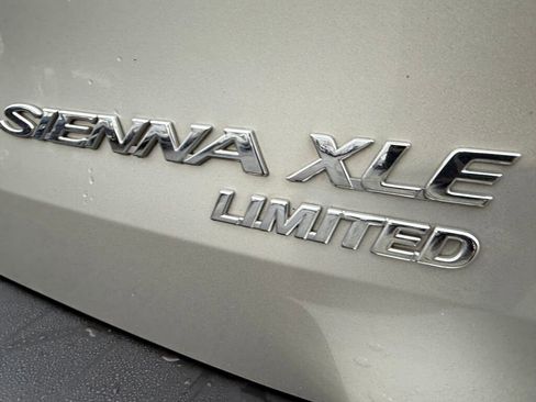Used 2005 Toyota Sienna XLE Limited image 9