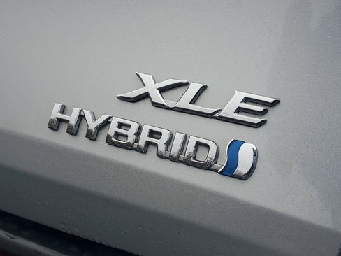 Certified 2024 Toyota Sienna XLE image 6