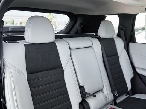 Used 2025 Mitsubishi Outlander SE image 28