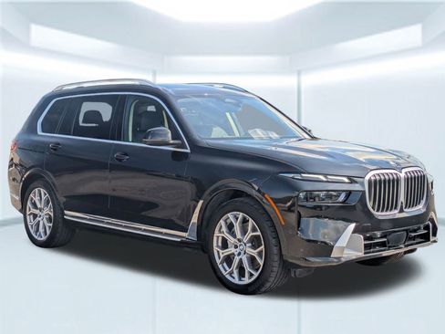 Used 2024 BMW X7 xDrive40i w/ Premium Package image 8
