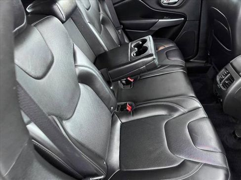 Used 2019 Jeep Cherokee Limited image 19