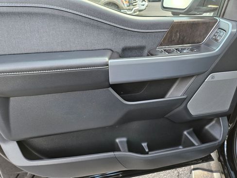 Used 2023 Ford F150 Lariat w/ Trailer Tow Package image 16