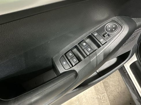 Used 2022 Kia Seltos LX image 19