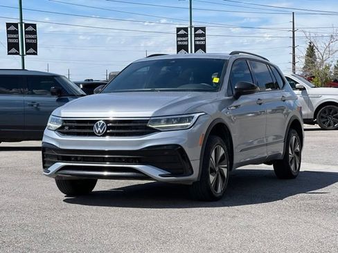 Used 2023 Volkswagen Tiguan SE R-Line AWD/4WD image 3