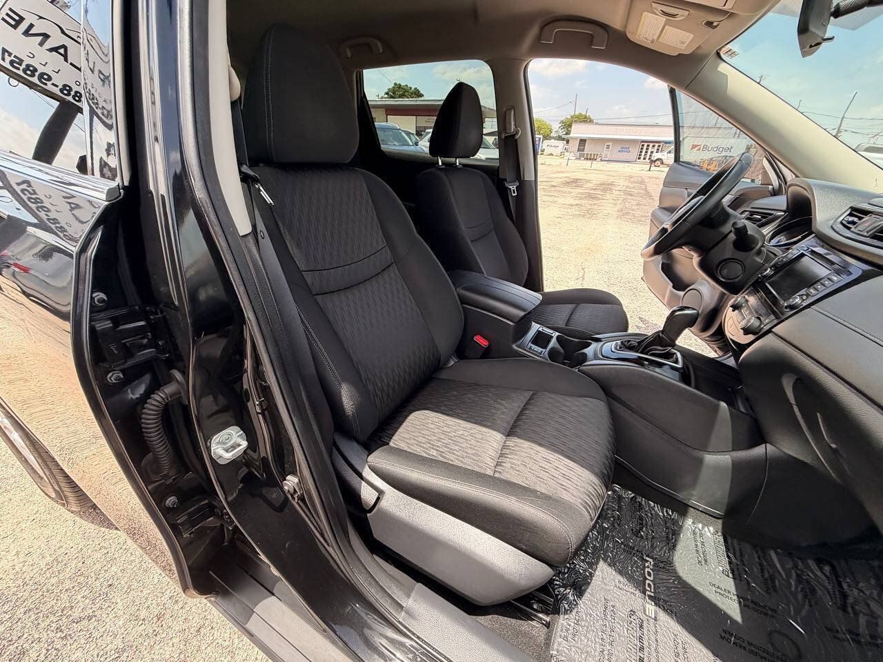 Used 2018 Nissan Rogue SV w/ Premium Package FWD image 15