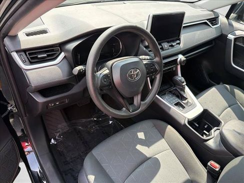 Used 2025 Toyota RAV4 XLE AWD/4WD image 12