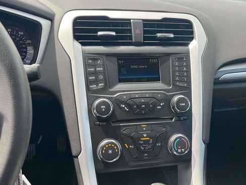 Used 2015 Ford Fusion SE FWD image 13