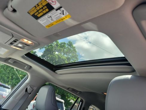 Used 2021 Toyota Highlander Limited FWD image 4