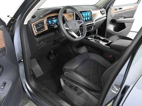 Certified 2024 Volkswagen Atlas SE FWD image 16