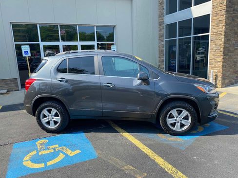 Used 2017 Chevrolet Trax LT w/ LT Convenience Package AWD/4WD image 17