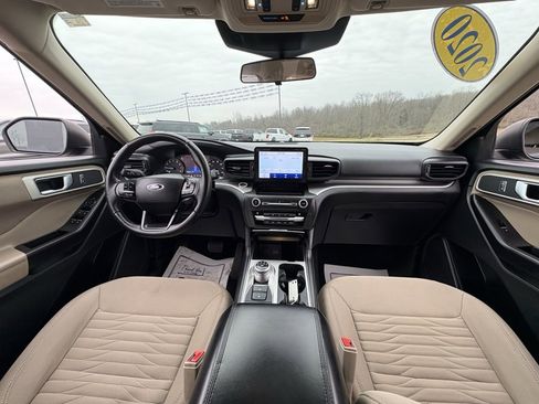 Used 2020 Ford Explorer XLT image 32