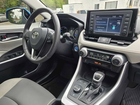 Certified 2021 Toyota RAV4 XLE Premium AWD/4WD image 12