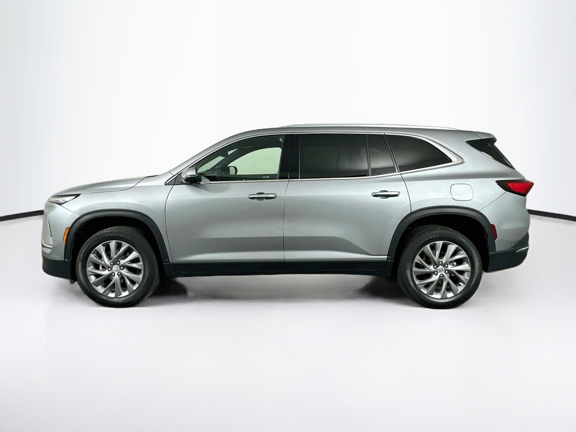 Used 2025 Buick Enclave Preferred FWD image 4