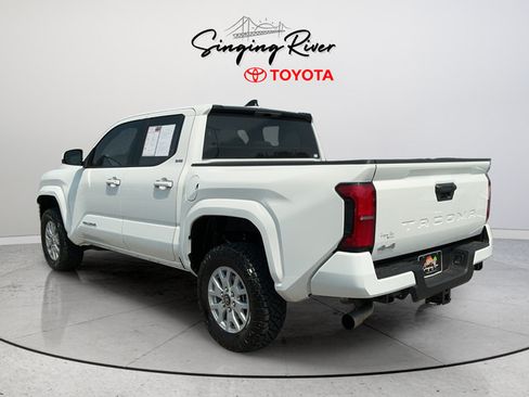 Used 2026 Toyota Tacoma SR5 AWD/4WD image 5