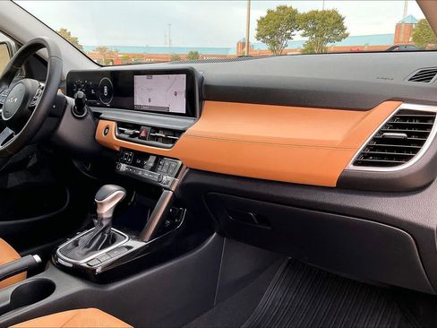 Certified 2024 Kia Seltos EX FWD image 21