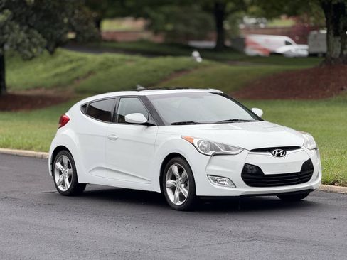 Used 2014 Hyundai Veloster w/ Style Package 02 FWD image 3