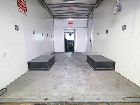 Used 2022 Ford Transit 350 DRW RWD image 11