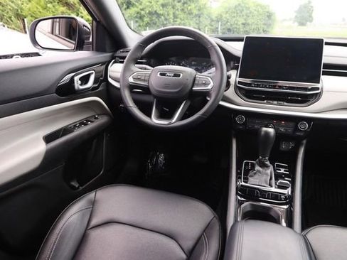 Used 2025 Jeep Compass Limited AWD/4WD image 21