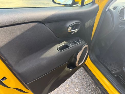 Used 2016 Jeep Renegade Latitude image 14