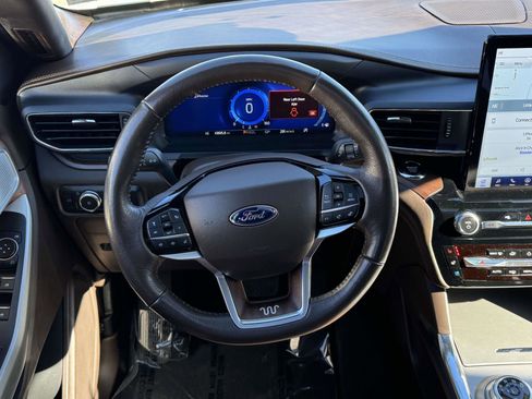 Used 2022 Ford Explorer King Ranch w/ Premium Technology Package image 33