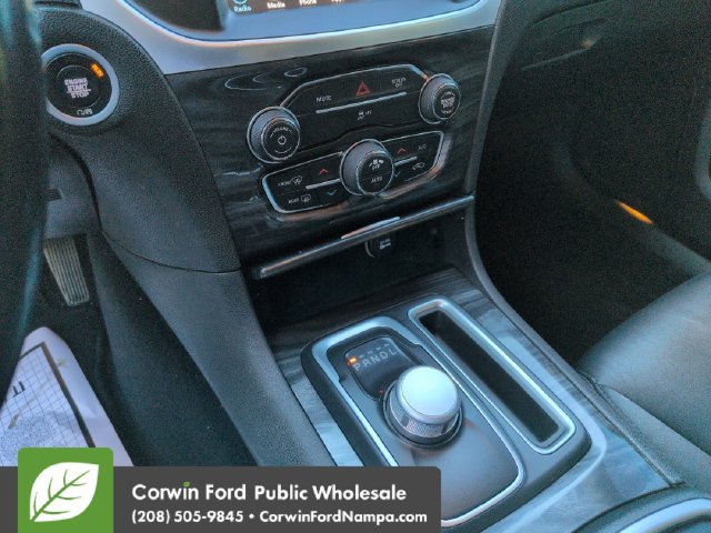Used 2019 Chrysler 300 Touring RWD image 17